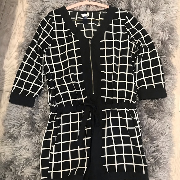 Francesca‘s one piece shorts romper, 3/4 sleeve, b&w checkered, size small - Picture 1 of 5